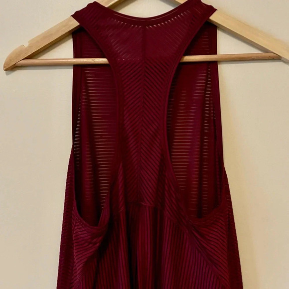 Lululemon|$15| Cute Sheer 'Miles Ahead' Tank in Ruby Wine w/ Cooling Back Sz 4 - Picture 1 of 6